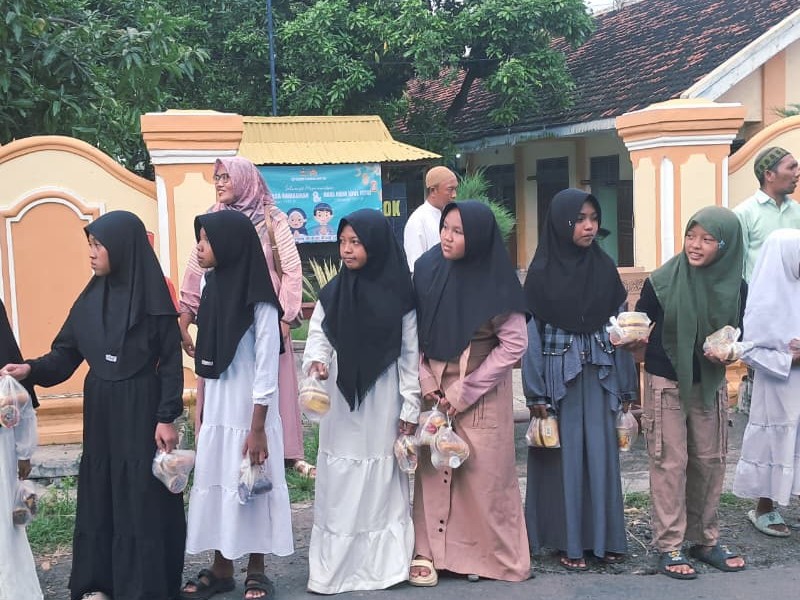 Berbagi Takjil Di Bulan Ramadhan Menjadi Rutinitas Sekolah