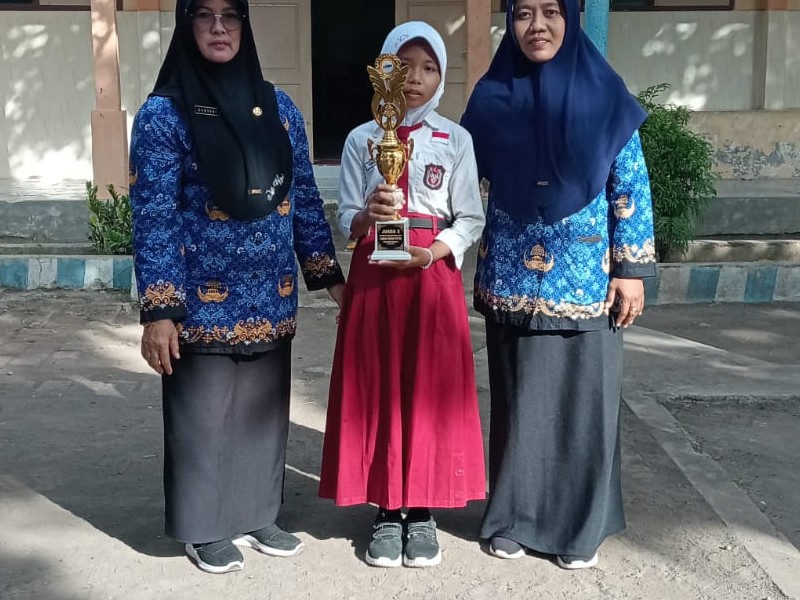 Semangat Prestasi Warnai Upacara Hari Senin