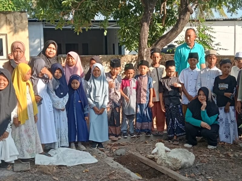 PELAKSANAAN PENYEMBELIHAN HEWAN KURBAN DI SDN 2 CURAH COTTOK SEBAGAI SARANA PEMBELAJARAN DAN PENGUATAN KARAKTER SISWA