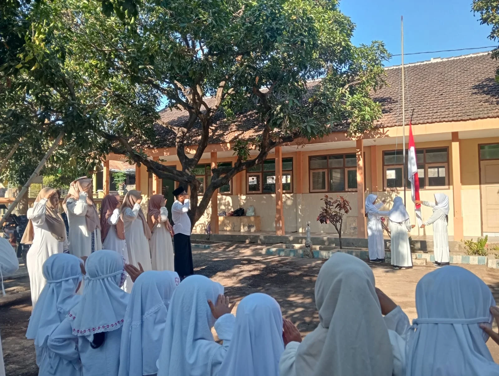 Semarak Hari Santri Nasional 2026, SDN 2 Curah Cottok Gelar Upacara, Parade Drumband, dan Pengumuman Pemenang Lomba Mewarnai